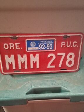 Vintage red and white Oregon MMM 278 license plate